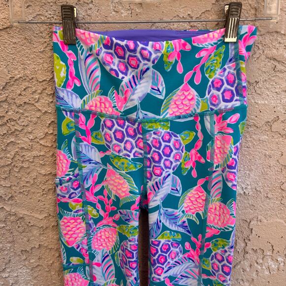 Lilly Pulitzer Weekender Crop Leggings 21” Maldives Green Turtle Wave XS - Picture 5 of 6